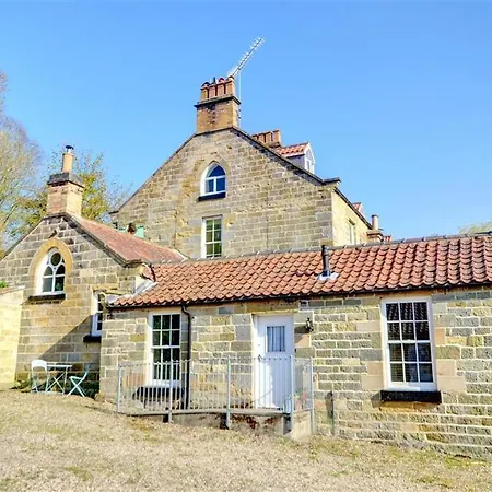 Vintage Holiday In Hackness Yorkshire With Garden