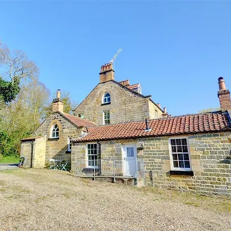 Vintage Holiday In Hackness Yorkshire With Garden